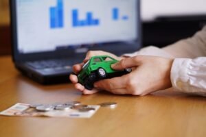 Learn how home and auto insurance bundles can save you money in 2025